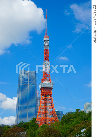 東京タワーと青い空に白い雲　麻布台ヒルズあり 118415222
