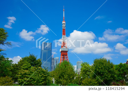 東京タワーと青い空に白い雲　麻布台ヒルズあり 118415294