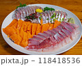 美味しそうな海鮮　刺身盛り合わせ　一皿 118418536