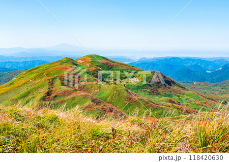 秋の焼石岳登山（焼石岳山頂）：西焼石岳方面の眺め 118420630
