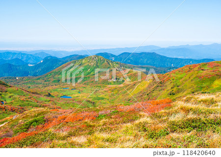 秋の焼石岳登山（焼石岳山頂）：焼石沼・モッコ岳方面の眺め 118420640