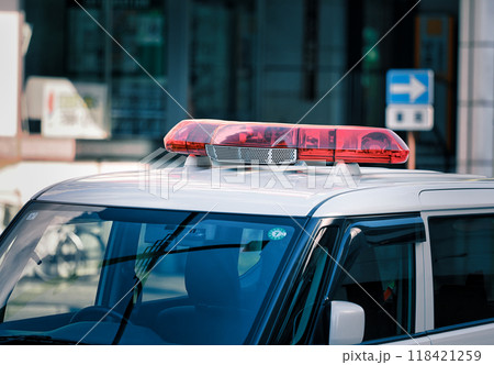 パトカーの赤色灯 118421259