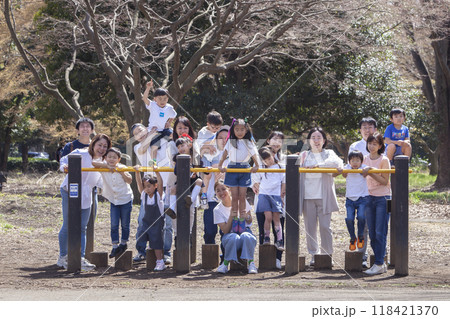 小学1年生　保護者 118421370