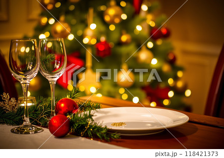 クリスマスディナーのテーブルセッティング 118421373