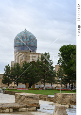 Mosque in the Bibi Khanum building complex of the 15th century in Samarkand, Uzbekistan Mosque in the Bibi Khanum building complex of the 15th century in Samarkand, Uzbekistan 118422312