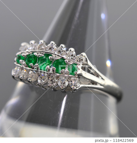 エメラルドアンティークリング 118422569