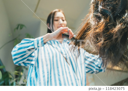 美容師見習い 118423075