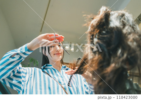 美容師見習い 118423080