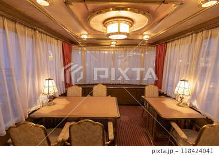 夢空間ダイニングカー夕景車内02 夢空間ダイニングカー夕景車内02 118424041