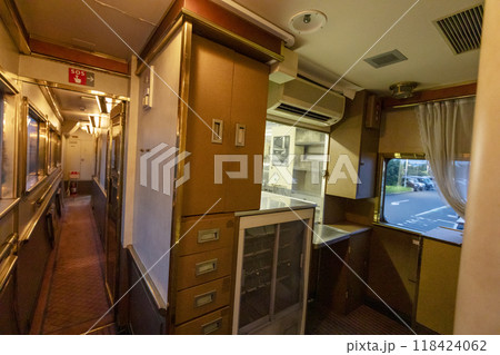 夢空間ダイニングカー配膳室と廊下 118424062