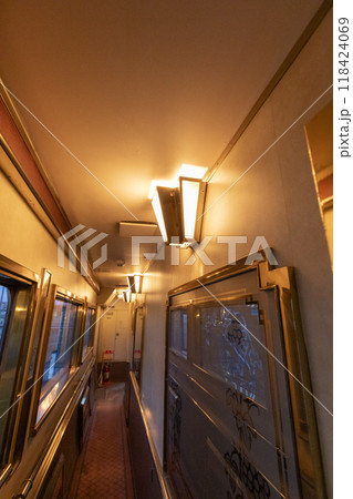 夢空間ダイニングカー廊下 118424069