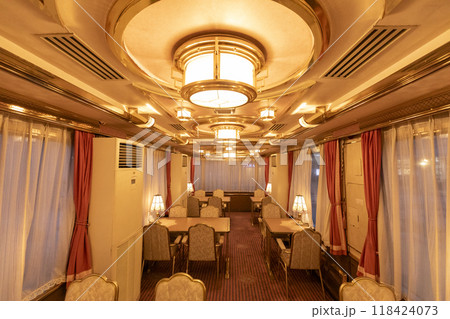 夢空間ダイニングカー夕景車内07 118424073