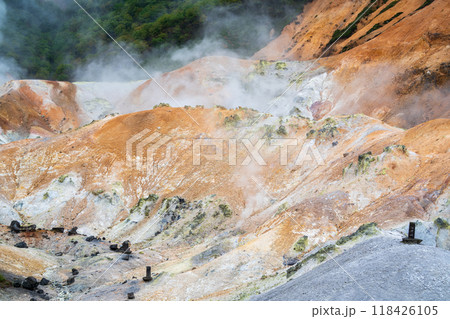 噴煙を上げる地獄谷 噴煙を上げる地獄谷 118426105