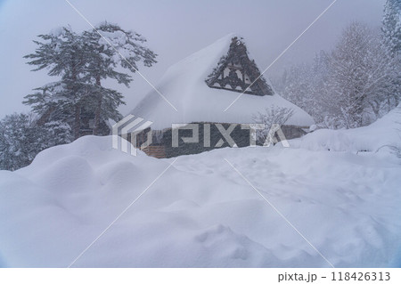 【世界遺産】豪雪の白川郷【岐阜県】 118426313