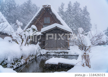【世界遺産】豪雪の白川郷【岐阜県】 118426315