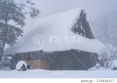 【世界遺産】豪雪の白川郷【岐阜県】 118426317