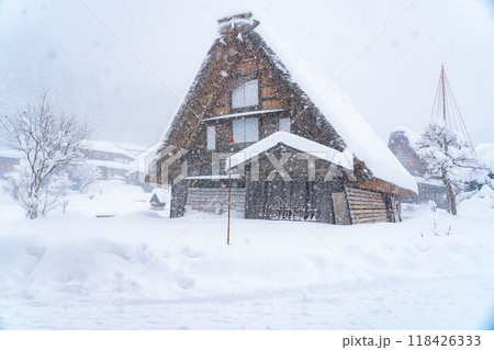 【世界遺産】豪雪の白川郷【岐阜県】 118426333