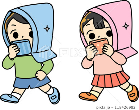 防災訓練をする男の子と女の子 118426982