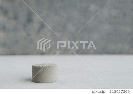 Empty 118427200