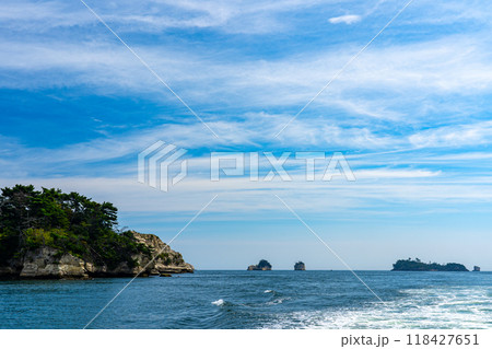 仙台一人旅で訪れた松島湾島めぐり観光船は、好天に恵まれ最高の船旅になりました 仙台一人旅で訪れた松島湾島めぐり観光船は、好天に恵まれ最高の船旅になりました 118427651