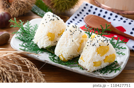 栗ご飯おにぎり （ 栗ごはんのおむすび ） 118427751