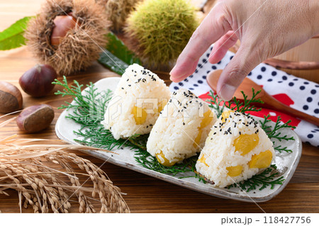 栗ご飯おにぎり ( 栗ごはんのおむすび ) 栗ご飯おにぎり ( 栗ごはんのおむすび ) 118427756