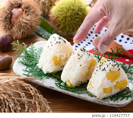 栗ご飯おにぎり ( 栗ごはんのおむすび ) 栗ご飯おにぎり ( 栗ごはんのおむすび ) 118427757