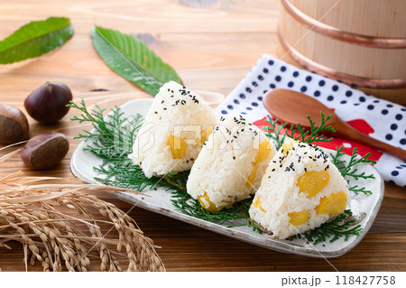 栗ご飯おにぎり ( 栗ごはんのおむすび ) 栗ご飯おにぎり ( 栗ごはんのおむすび ) 118427758