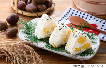 栗ご飯おにぎり ( 栗ごはんのおむすび ) 栗ご飯おにぎり ( 栗ごはんのおむすび ) 118427761