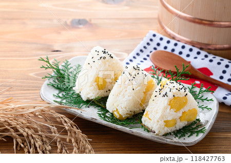栗ご飯おにぎり （ 栗ごはんのおむすび ） 118427763
