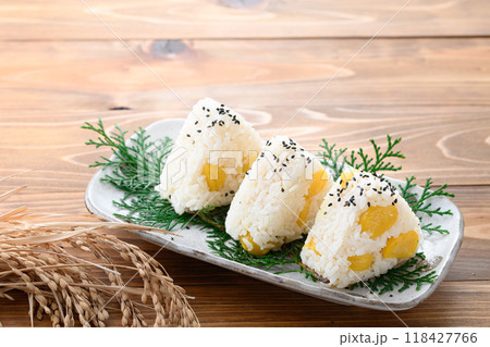 栗ご飯おにぎり （ 栗ごはんのおむすび ） 118427766