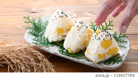 栗ご飯おにぎり ( 栗ごはんのおむすび ) 栗ご飯おにぎり ( 栗ごはんのおむすび ) 118427769