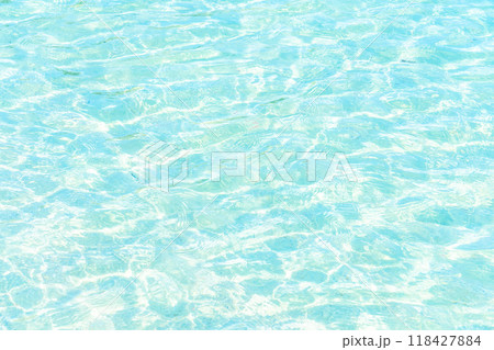 透明な海の水面 透明な海の水面 118427884