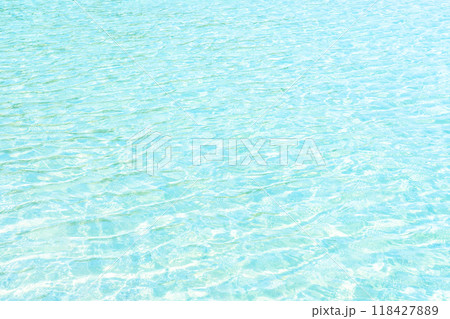 透明な海の水面 透明な海の水面 118427889