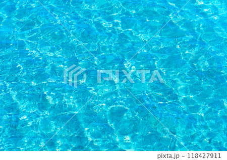 透明な海の水面 透明な海の水面 118427911