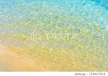 透明な海の水面 透明な海の水面 118427914