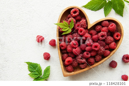 Fresh organic ripe raspberry 118428101