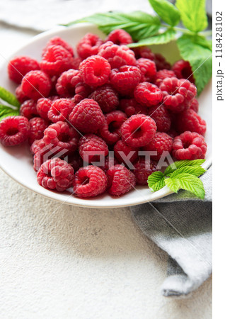 Fresh organic ripe raspberry 118428102