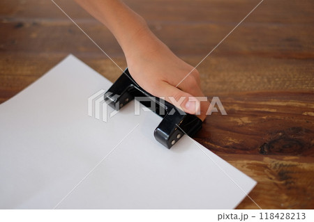 穴あけパンチ 穴あけパンチ 118428213