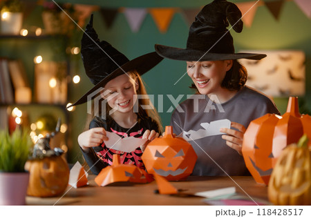 Happy family preparing for Halloween. 118428517