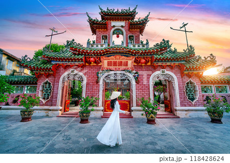 Tourist walking at Fukian Assembly Hall in the Hoi An ancient town, Vietnam. 118428624