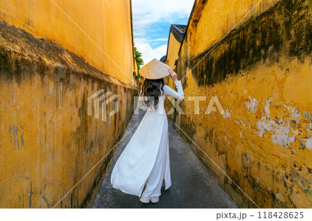 Tourist walking in Hoi an ancient town, Vietnam. 118428625