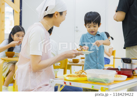 食育　調理実習イメージ　　 118429422