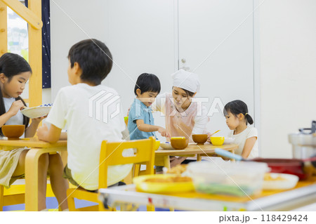 食育　調理実習イメージ　　 118429424
