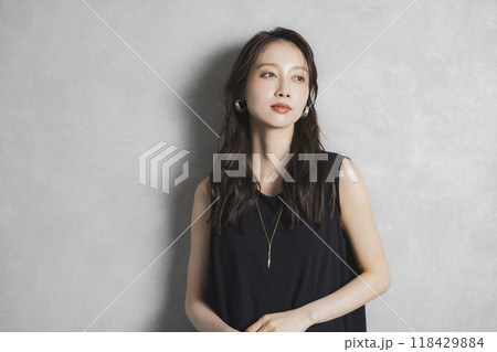 ロングヘアの女性 ロングヘアの女性 118429884