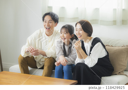 家族の楽しいイメージ　　 118429925