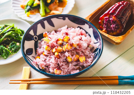 赤いトウモロコシご飯 赤いトウモロコシご飯 118432205