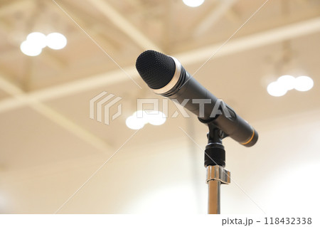 イベント会場のマイク 118432338