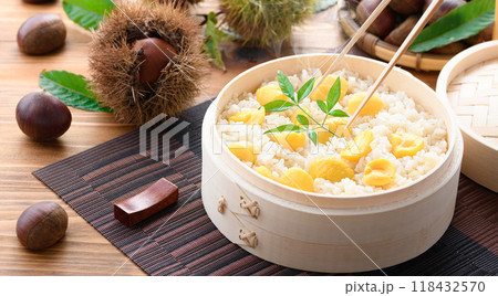 秋の味覚 わっぱに入れた 栗ご飯 秋の味覚 わっぱに入れた 栗ご飯 118432570