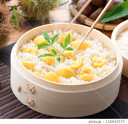 秋の味覚 わっぱに入れた 栗ご飯 秋の味覚 わっぱに入れた 栗ご飯 118432571